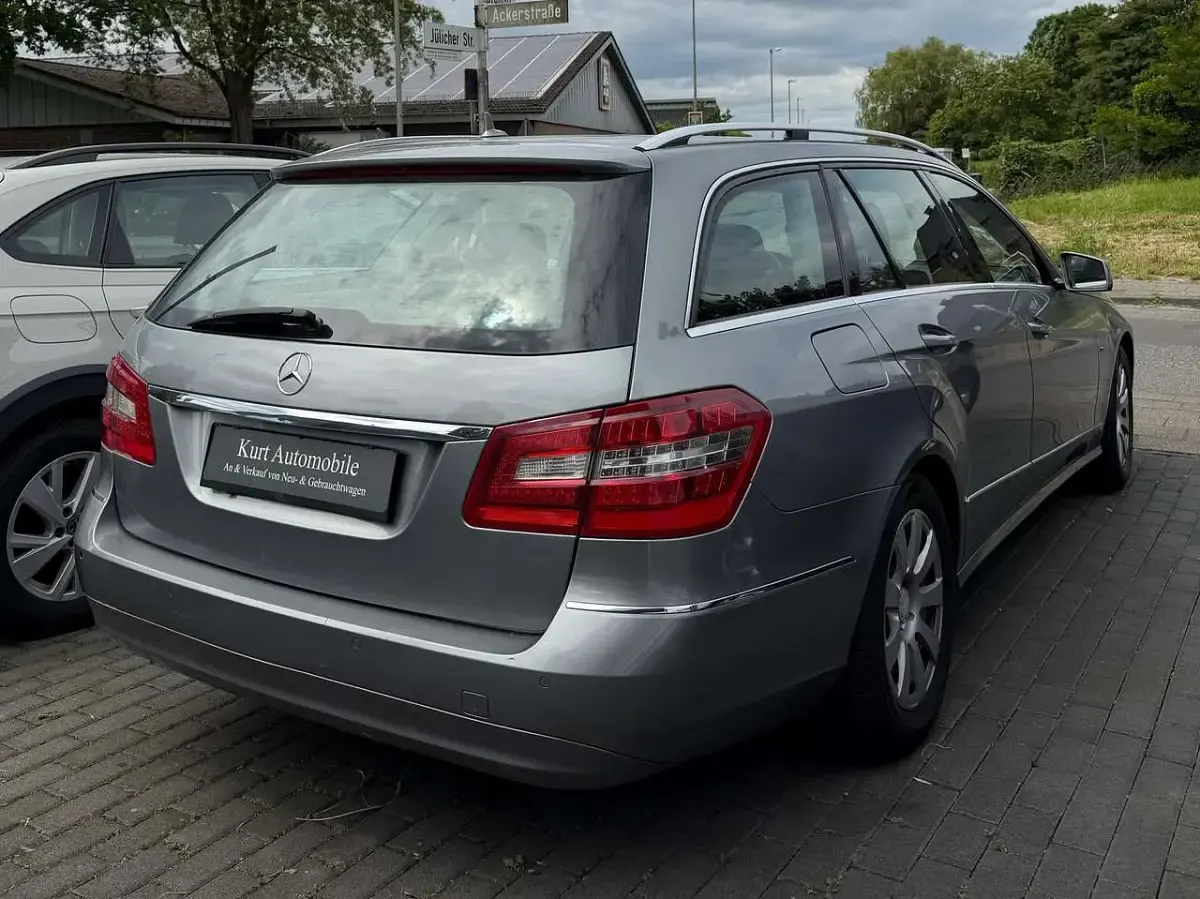 Gebraucht Mercedes E220 170 PS (125 kW) 2009 Palladiumsilber  metalliclack Kombi