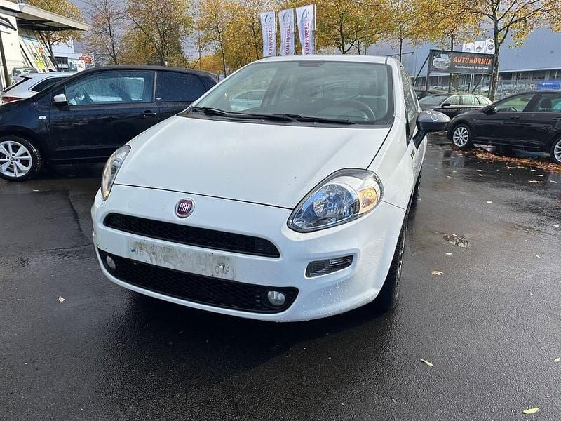 Gebraucht Fiat Punto Young 69 PS (50 kW) 2014 Weiß Kleinwagen