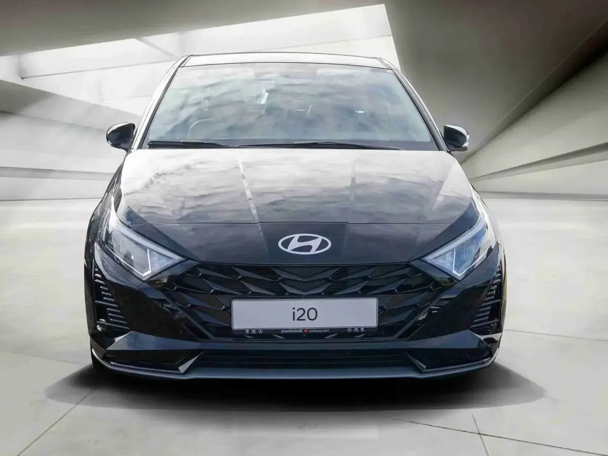 Gebraucht Hyundai i20 Trend 90 PS (66 kW) 2026 Phantom black / met Kleinwagen