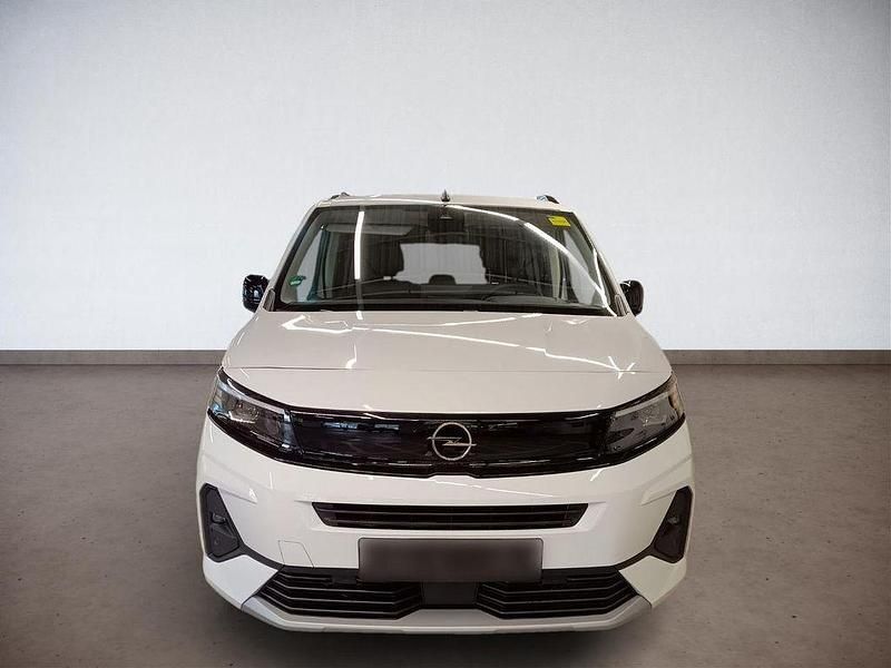 Kaolinweiß Gebraucht 2024 Opel Combo Life Innovation Van / Kleinbus | 29.890 € (Teuer) - Bild 1/4