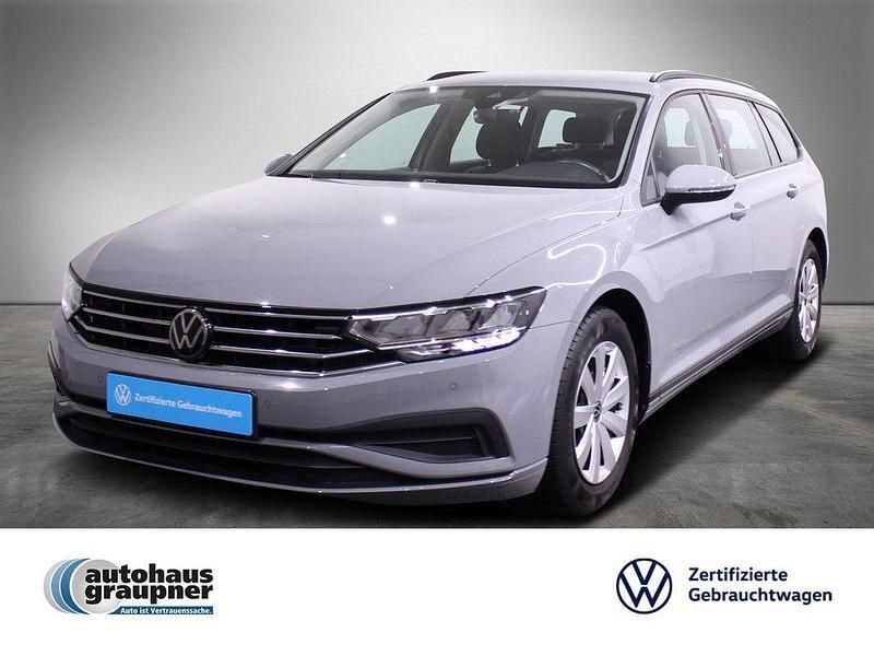 Gebraucht VW Passat Basis 150 PS (110 kW) 2022 Mondstein grau Kombi
