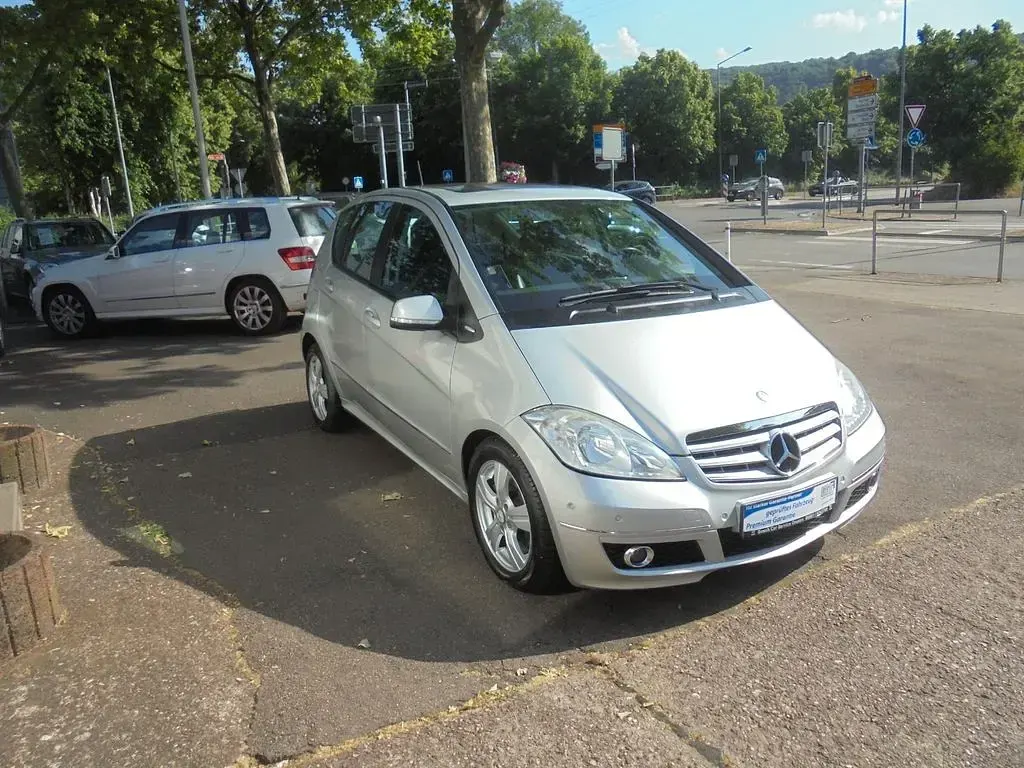 Gebraucht Mercedes A180 109 PS (80 kW) 2011 Silber Kleinwagen