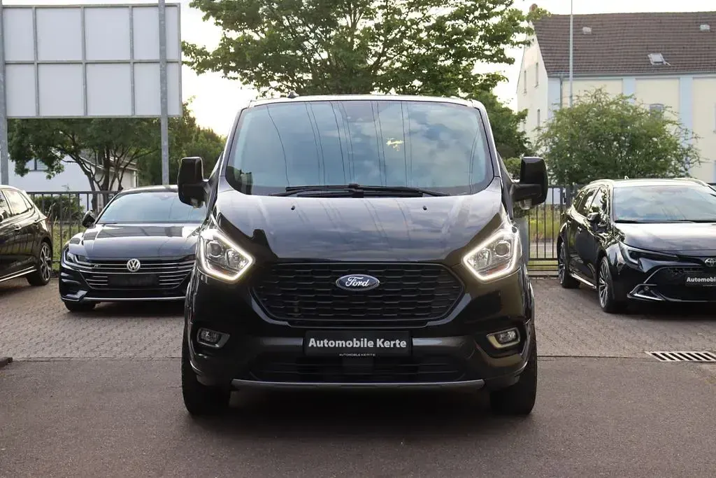 Gebraucht Ford Tourneo Active 150 PS (110 kW) 2023 Obsidianschwarz metallic Van / Kleinbus