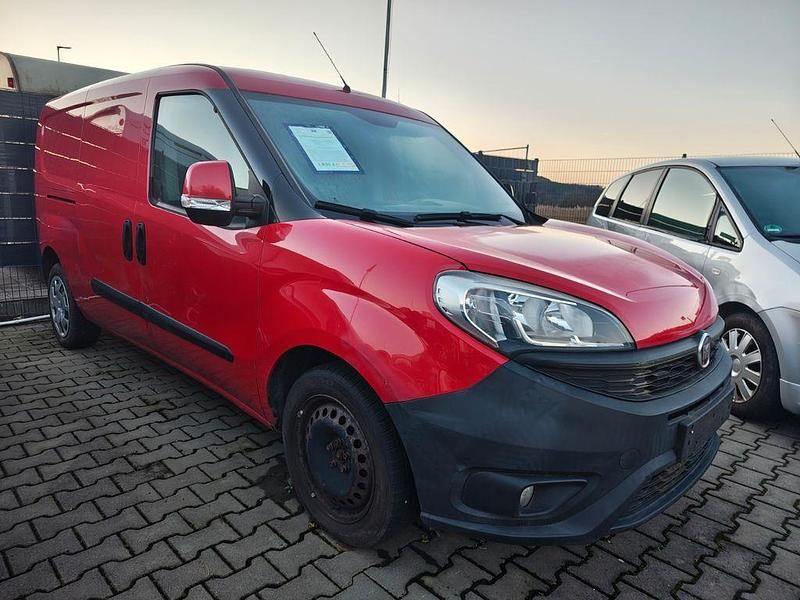 Gebraucht Fiat Doblò 95 PS (69 kW) 2016 Rot Van / Kleinbus