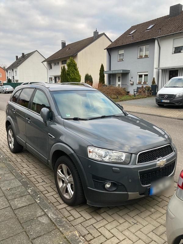 Grau Gebraucht 2012 Chevrolet Captiva SUV | 4.000 € (Superpreis) - Bild 1/4