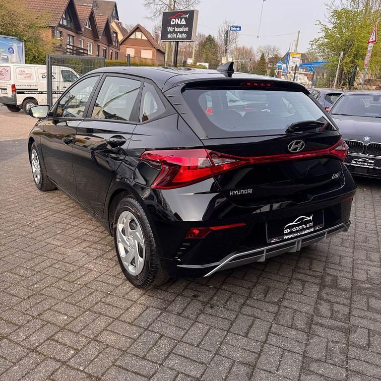 Gebraucht Hyundai i20 Select 101 PS (74 kW) 2025 Schwarz Kleinwagen