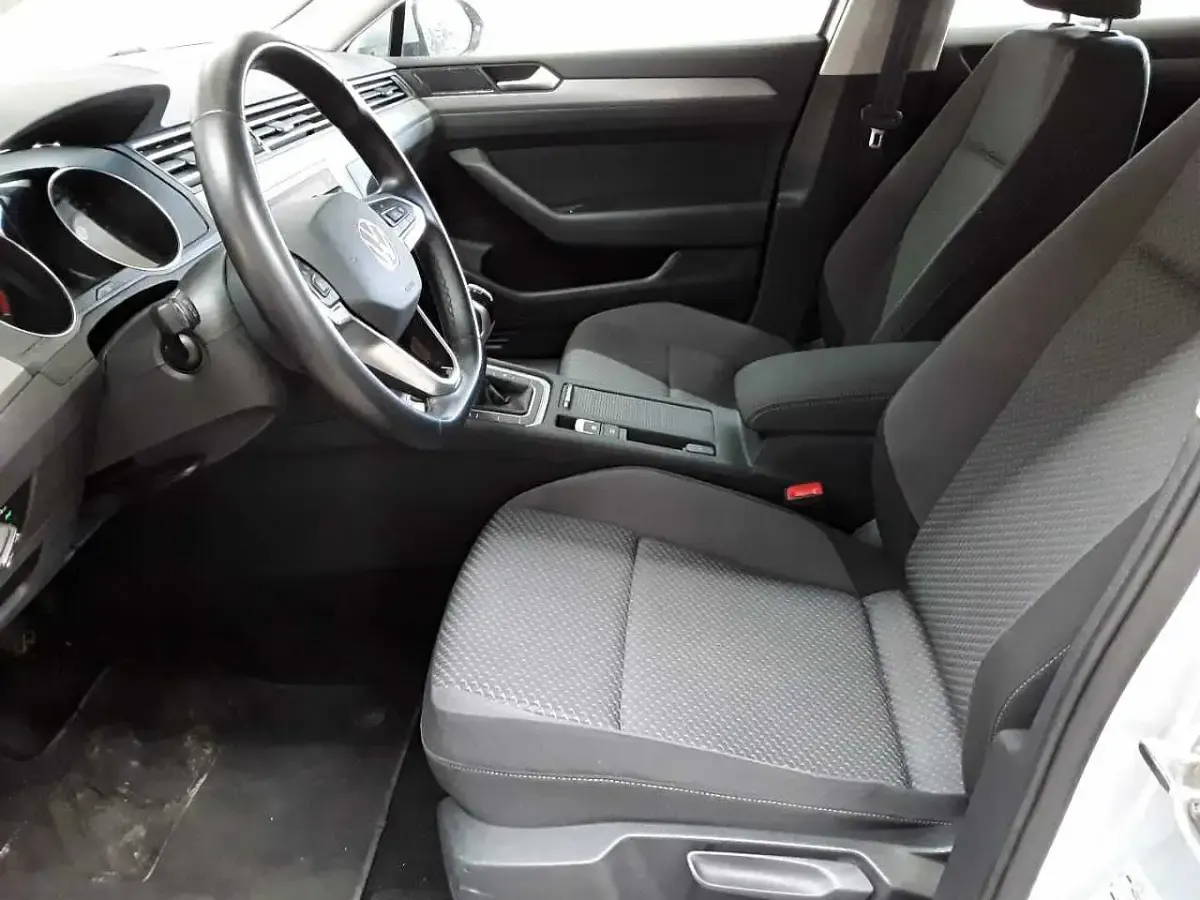 Second-hand VW Passat 150 CP (110 kW) 2022 Argintiu Break