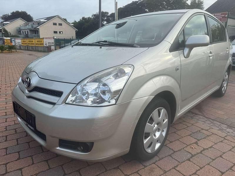 Grau Gebraucht 2007 Toyota Corolla Verso Luna Van / Kleinbus | 4.499 € (Fairer Preis) - Bild 1/4