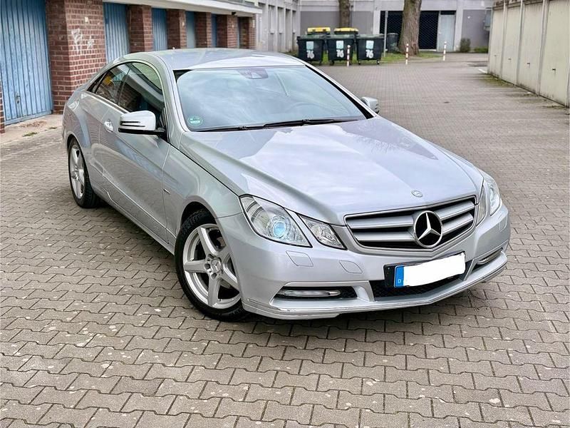Gebraucht Mercedes E250 204 PS (150 kW) 2011 Silber Coupé