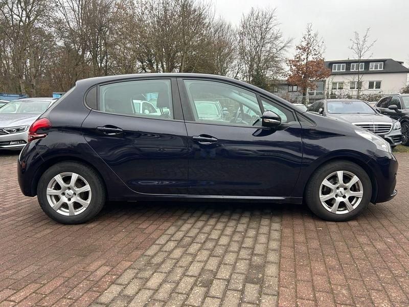 Gebraucht Peugeot 208 Active 82 PS (60 kW) 2016 Bleu encre Kleinwagen