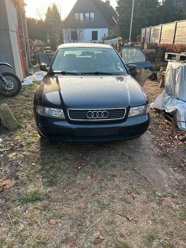 Blau Gebraucht 1998 Audi A4 Limousine | 900 € (Superpreis) - Bild 1/4