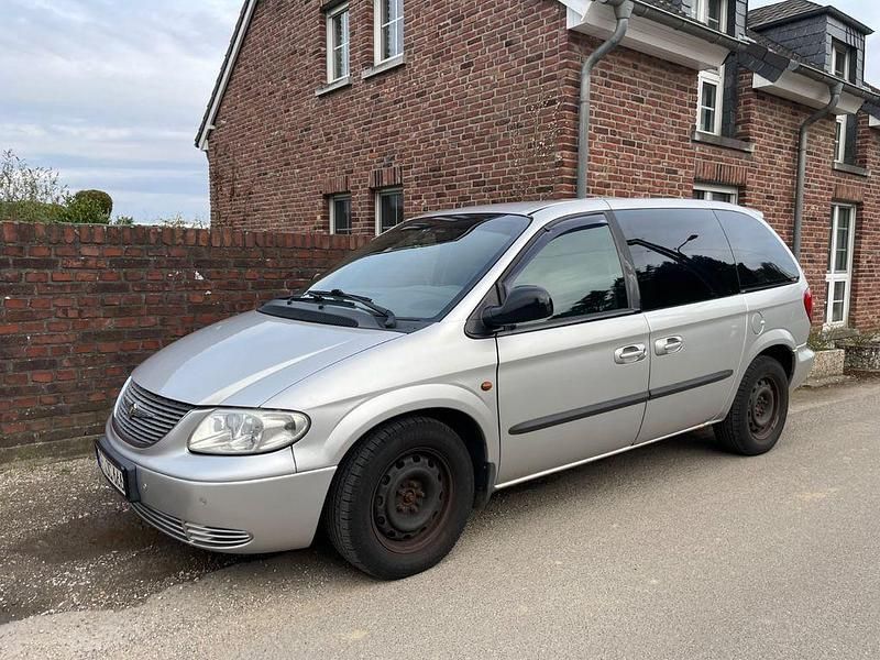 Gebraucht Chrysler Voyager 147 PS (108 kW) 2002 Silber Van / Kleinbus