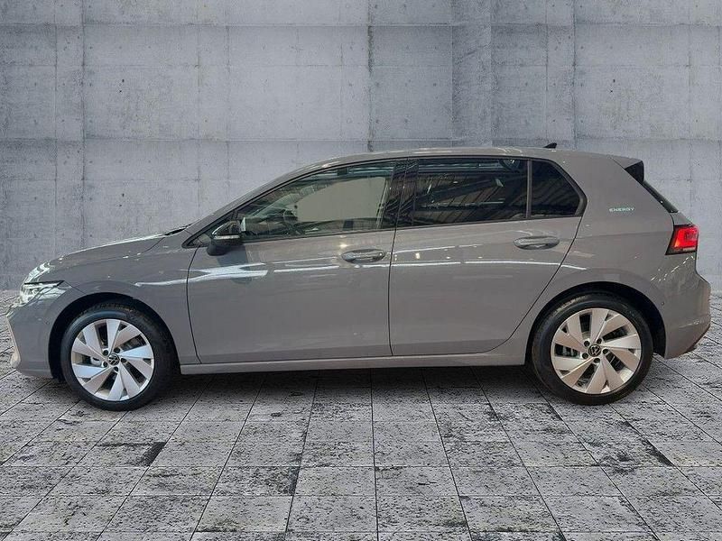 Gebraucht VW Golf VIII Life 150 PS (110 kW) 2026 Grau Limousine