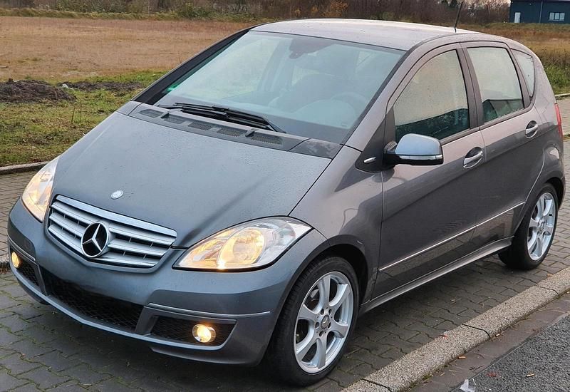 Grau Gebraucht 2009 Mercedes A170 Kleinwagen | 3.850 € (Fairer Preis) - Bild 1/4