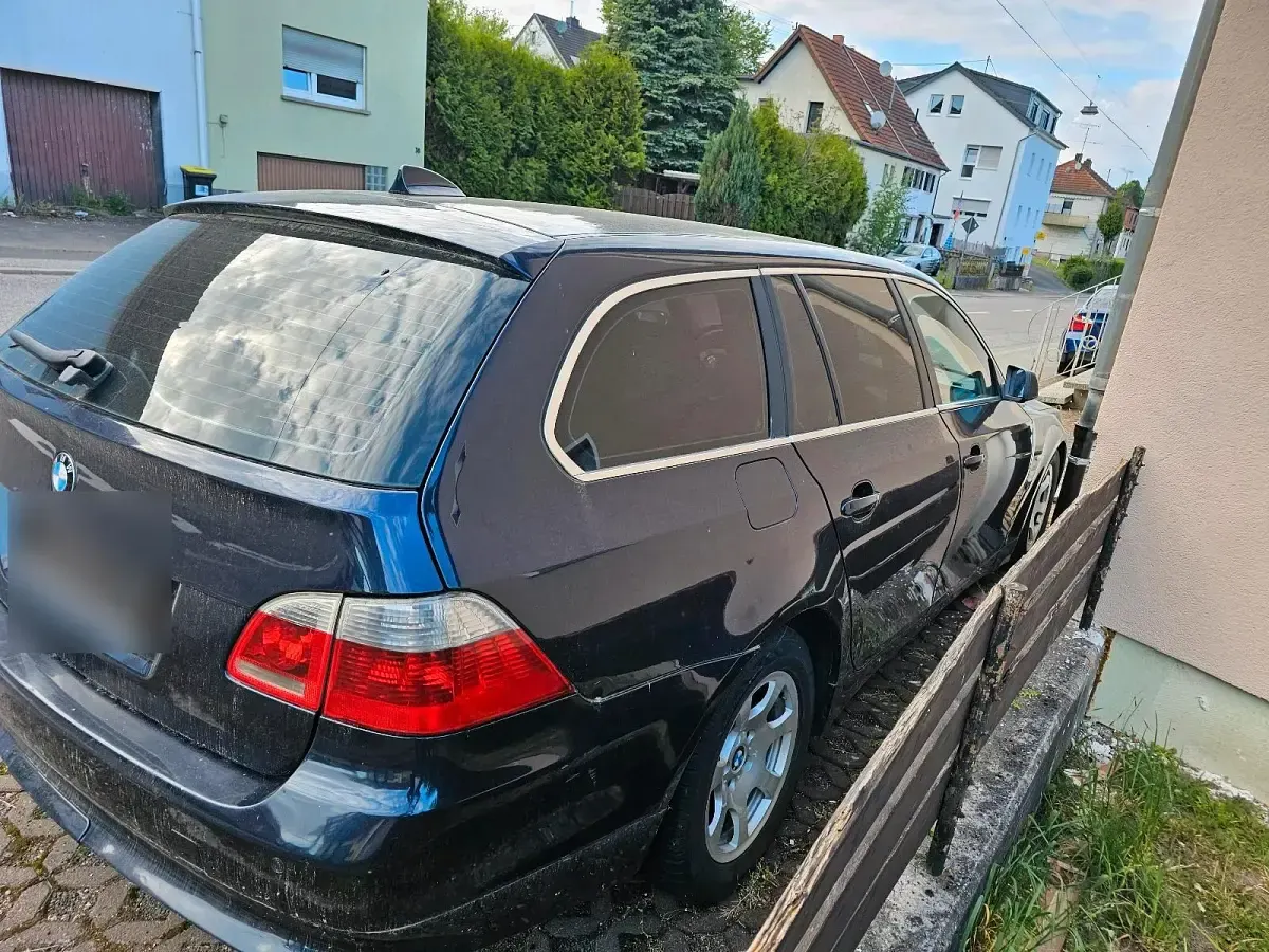 Gebraucht BMW 525 177 PS (130 kW) 2004 Blau Kombi
