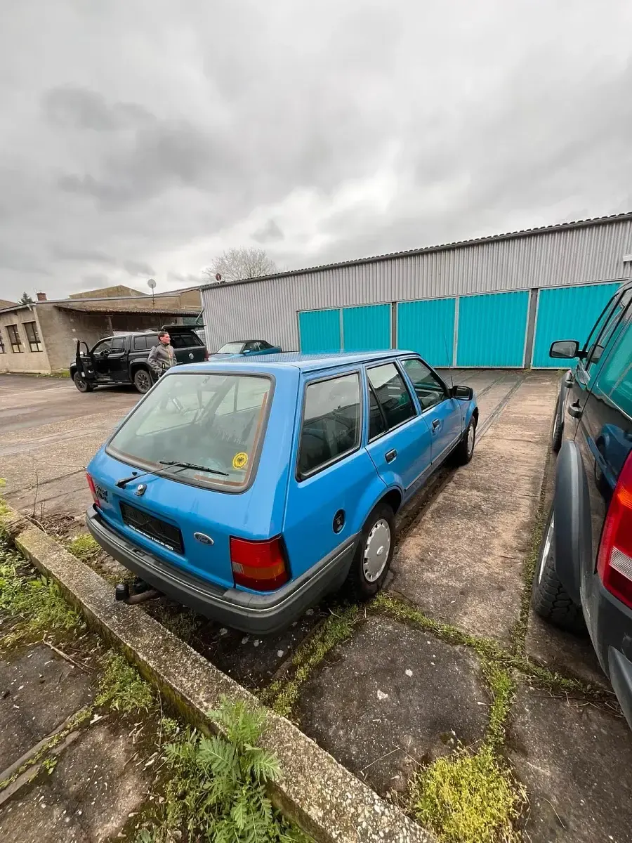 Gebraucht Ford Escort 74 PS (54 kW) 1989 Blau Kombi