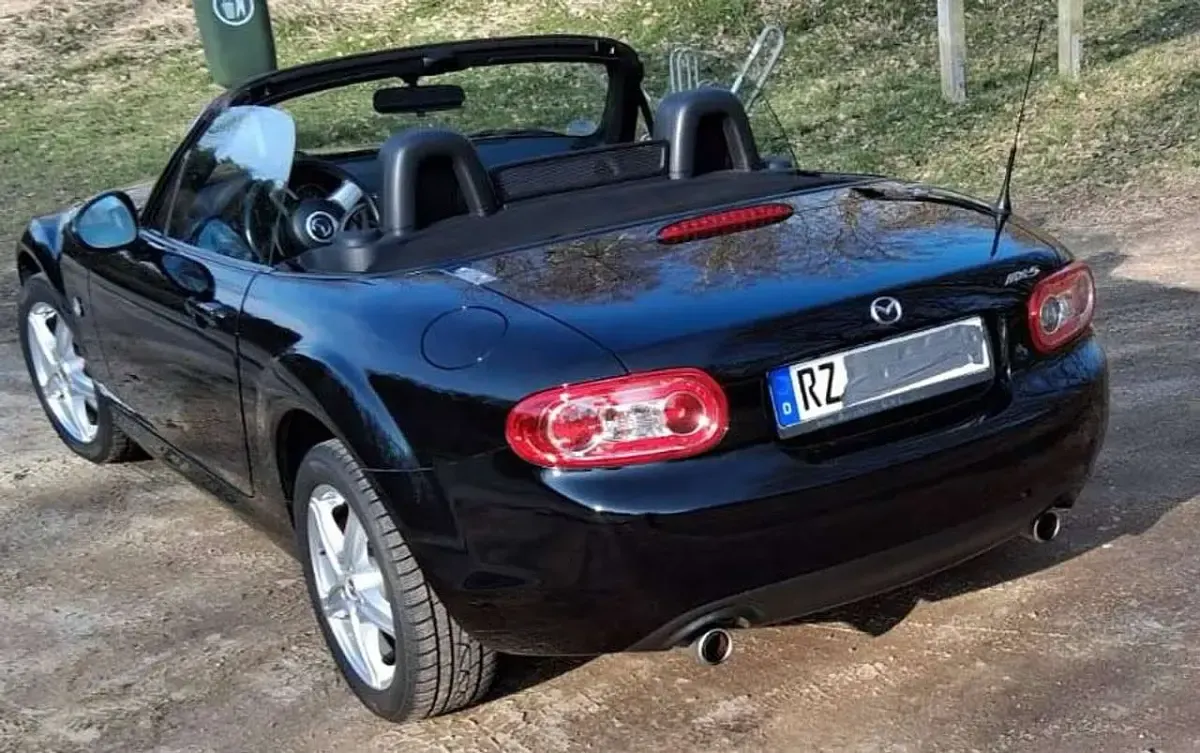Gebraucht Mazda MX5 Center-Line 126 PS (92 kW) 2011 Schwarz Cabrio