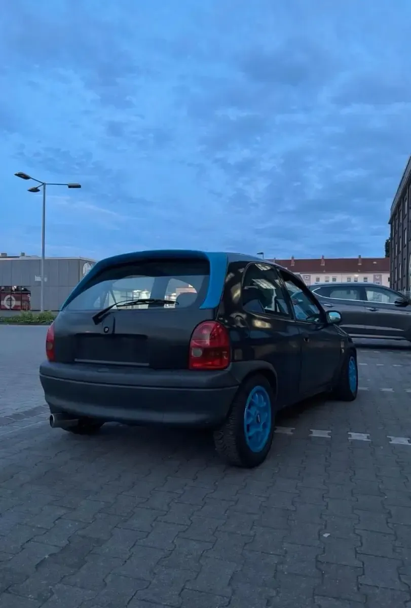Gebraucht Opel Corsa Edition 65 PS (47 kW) 2000 Schwarz Kleinwagen