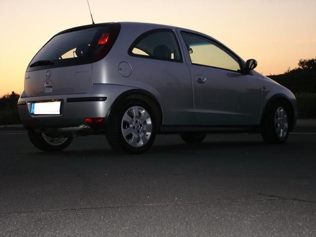 Gebraucht Opel Corsa Sport 90 PS (66 kW) 2005 Silber metallic Kleinwagen
