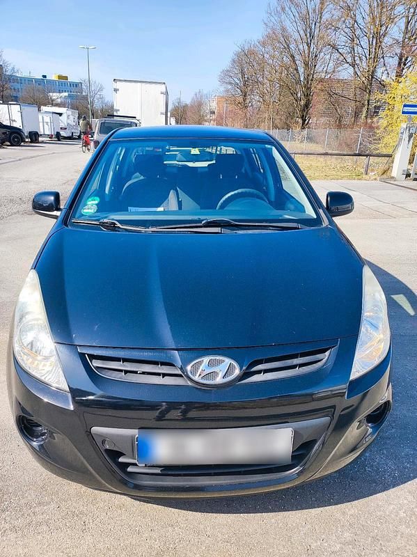 Gebraucht Hyundai i20 75 PS (55 kW) 2010 Schwarz Kleinwagen