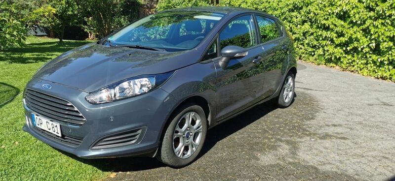 Grau Gebraucht 2014 Ford Fiesta SYNC Edition Kleinwagen | 4.499 € (Fairer Preis) - Bild 1/4