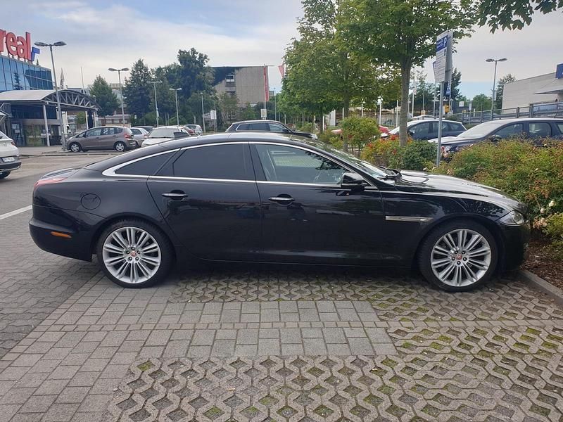 Gebraucht Jaguar XJ 300 PS (220 kW) 2017 Schwarz Limousine