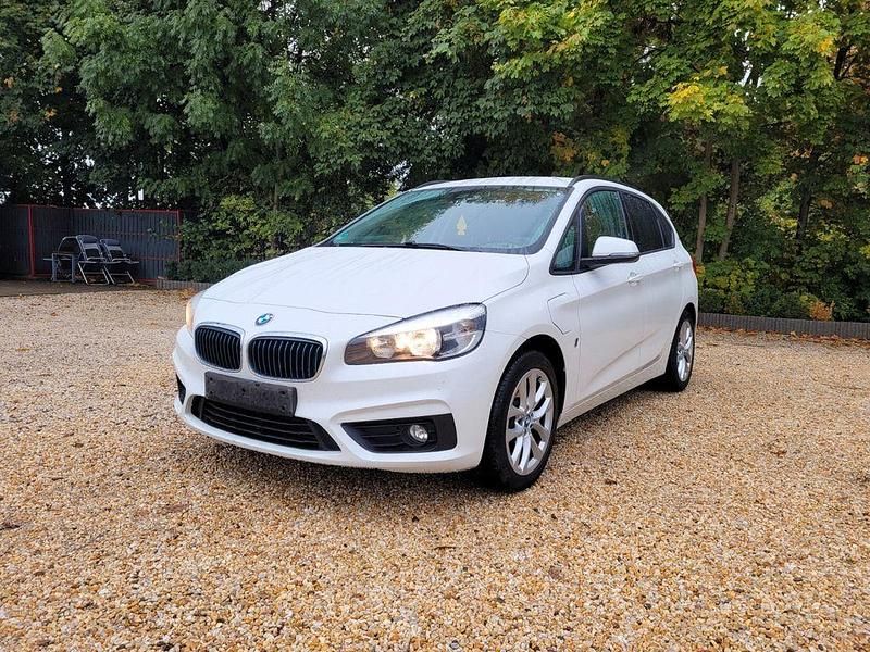 Alpinweiss iii Gebraucht 2016 BMW 225 Active Tourer Advantage Van / Kleinbus | 10.980 € (Fairer Preis) - Bild 1/4