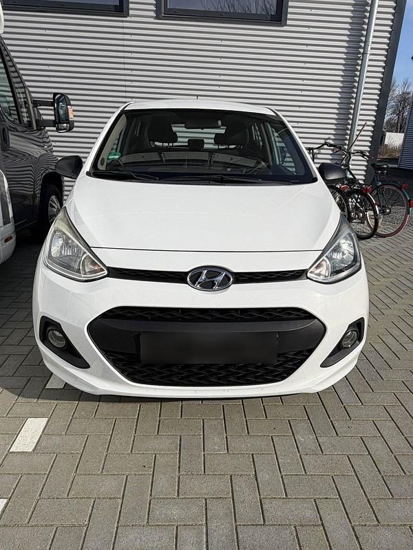 Gebraucht Hyundai i10 67 PS (49 kW) 2015 Weiß Kleinwagen