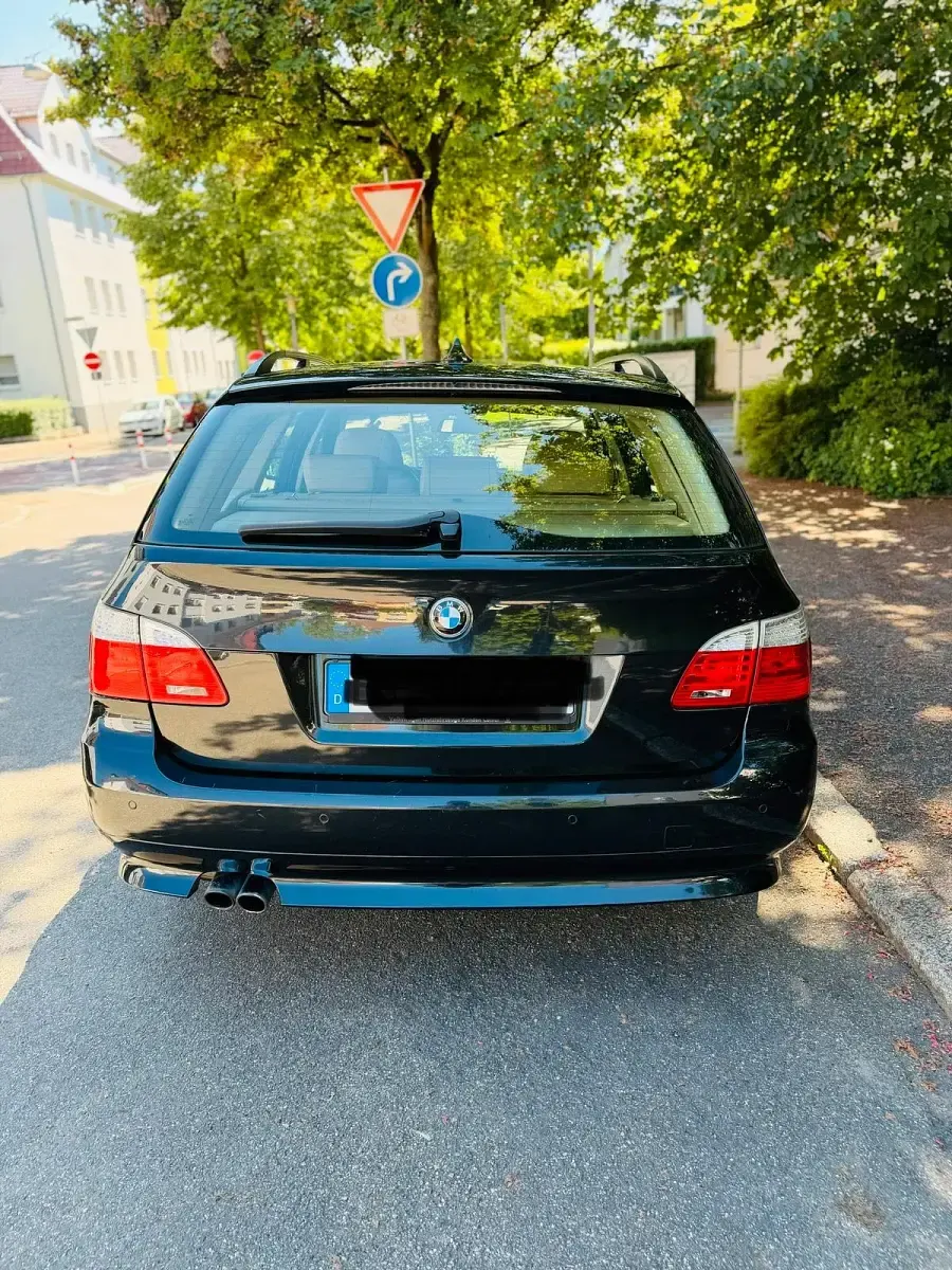 Gebraucht BMW 525 197 PS (144 kW) 2008 Schwarz Kombi