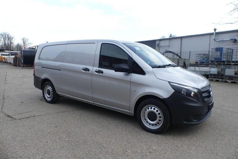 Gebraucht Mercedes Vito 136 PS (100 kW) 2017 Silber Van