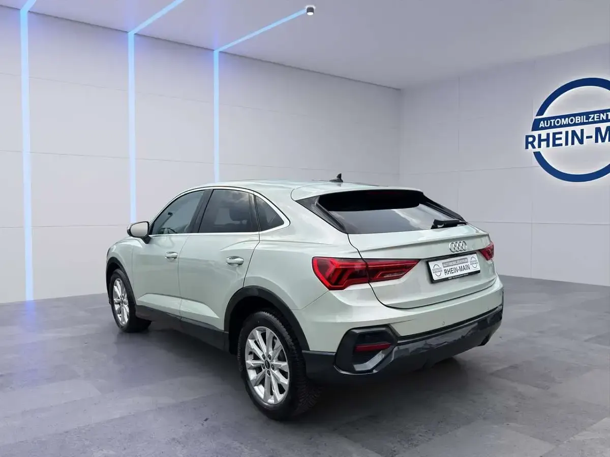 Gebraucht Audi Q3 Sportback Sport 150 PS (110 kW) 2024 Silber SUV