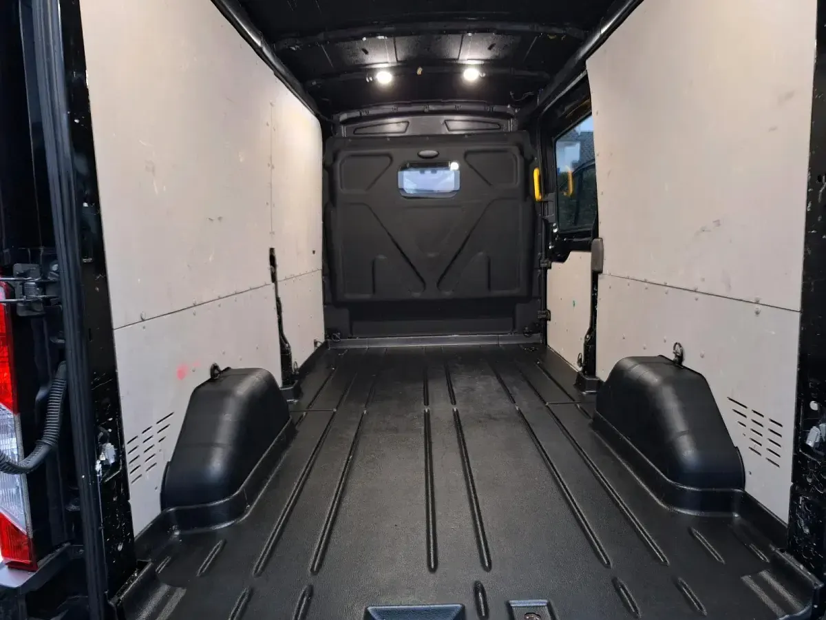 Gebraucht Ford Transit 131 PS (96 kW) 2021 Schwarz Van / Kleinbus