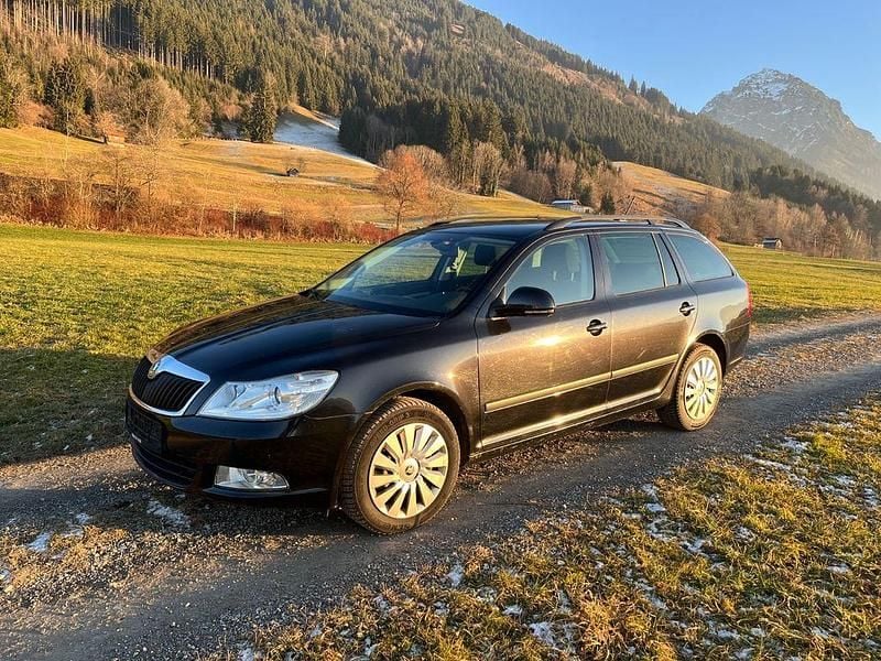 Gebraucht Skoda Octavia Ambition 140 PS (102 kW) 2013 Schwarz Kombi