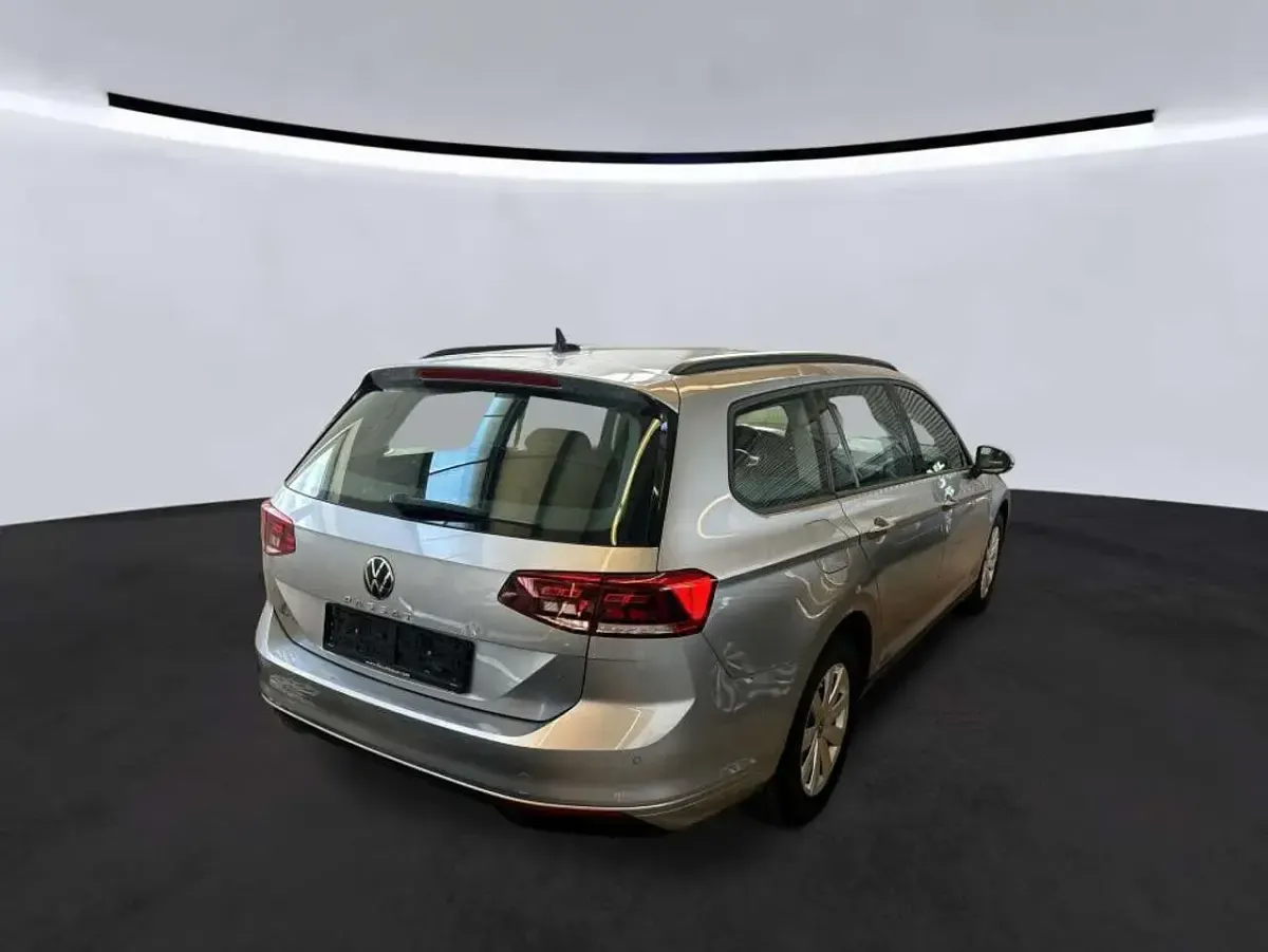 Używany VW Passat 150 KM (110 kW) 2022 Srebrny Kombi