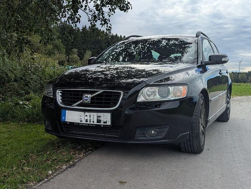 Schwarz Gebraucht 2008 Volvo V50 Summum Kombi | 1.300 € (Superpreis) - Bild 1/4
