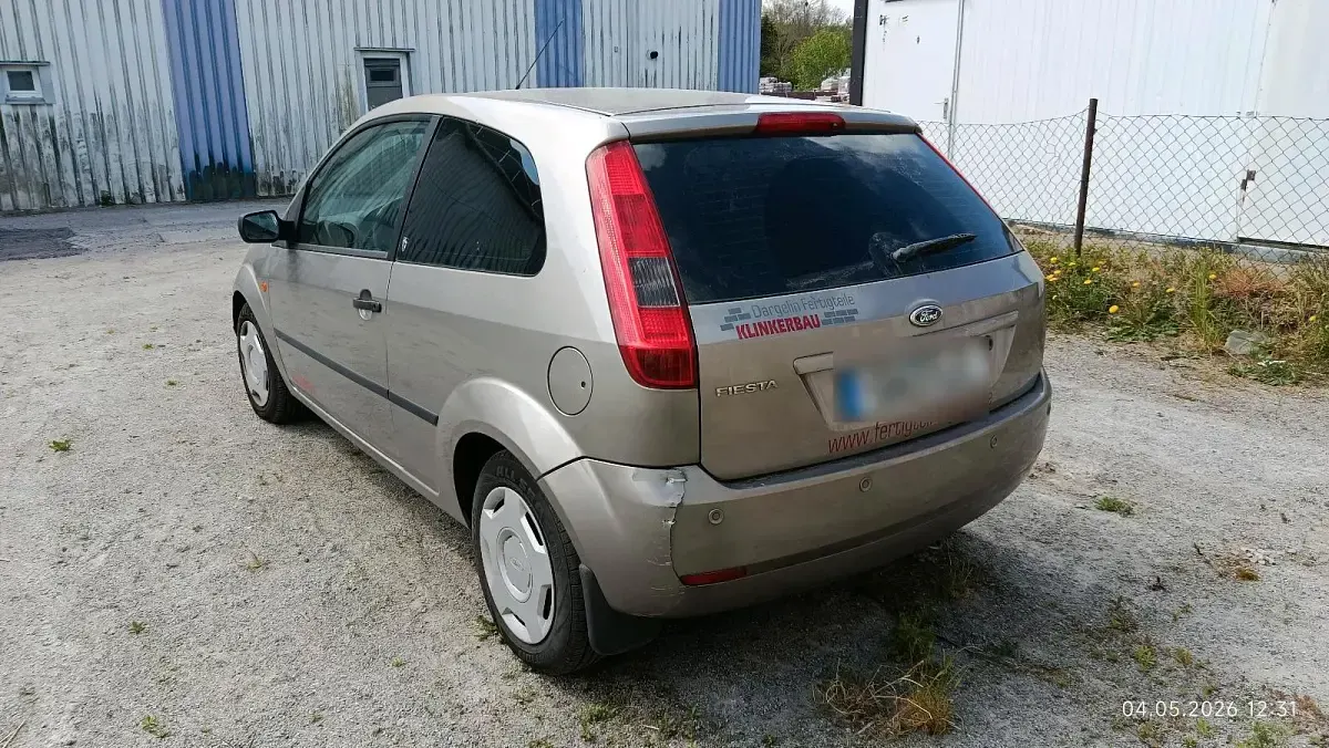 Usata Ford Fiesta 100 CV (73 kW) 2003 Grigio Utilitaria