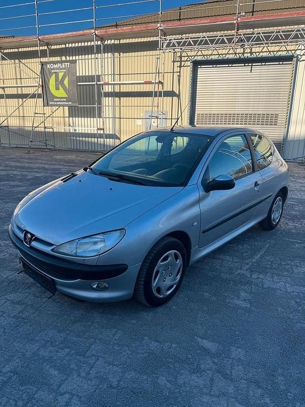Gebraucht Peugeot 206 75 PS (55 kW) 1999 Silber Kleinwagen