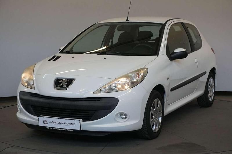 Gebraucht Peugeot 206 Basis 75 PS (55 kW) 2009 Blanc banquise Limousine
