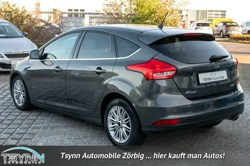 Usado Ford Focus Cool & Connect 150 CV (110 kW) 2018 Gris Berlina