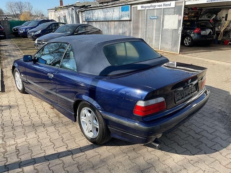 Gebraucht BMW 320 Cabriolet 150 PS (110 kW) 1997 Blau Cabrio