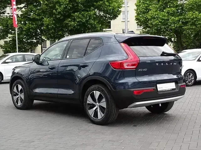 Neu Volvo XC40 Core 163 PS (119 kW) 2026 Denimblaumet. SUV