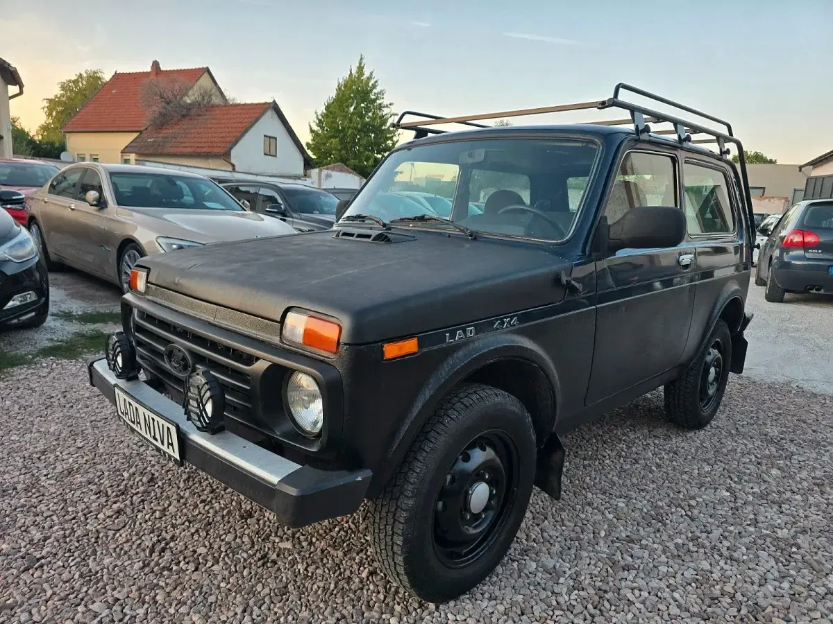 Gebraucht Lada niva 83 PS (61 kW) 2012 SUV