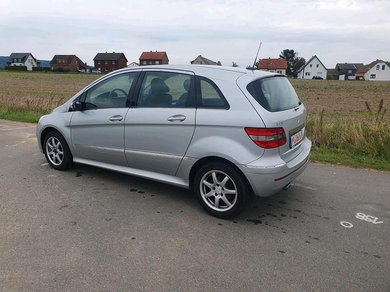 Silber Gebraucht 2008 Mercedes B170 Van / Kleinbus | 900 € (Superpreis) - Bild 1/4