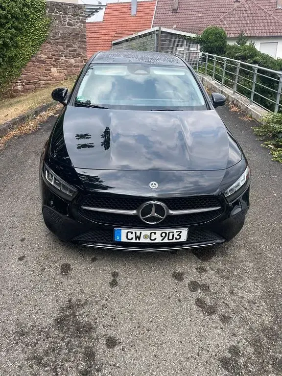 Gebraucht Mercedes A180 Advanced 136 PS (100 kW) 2024 Schwarz Limousine