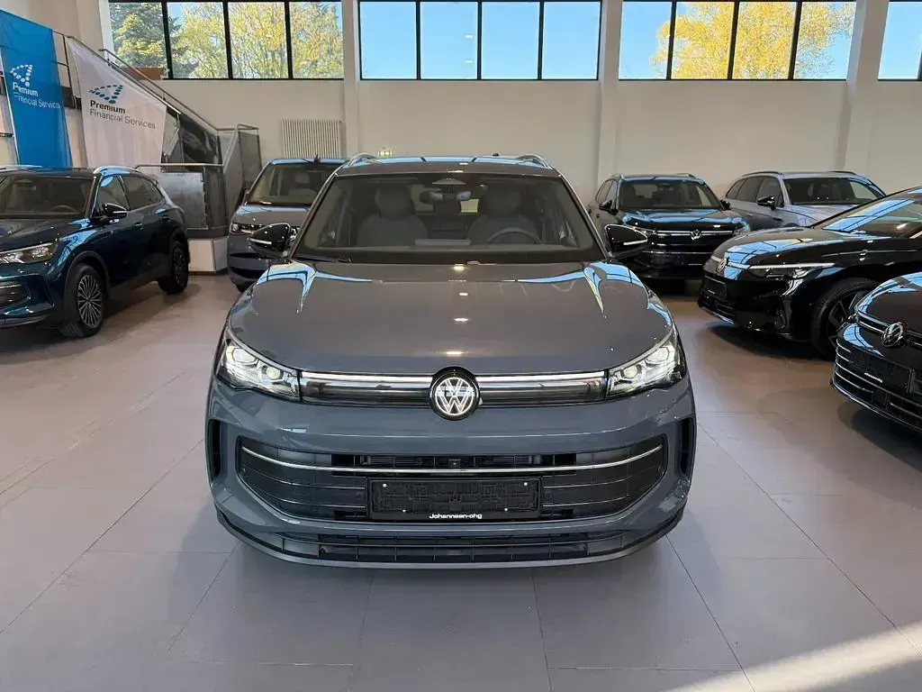 Gebraucht VW Tiguan Goal 150 PS (110 kW) 2025 Grau SUV
