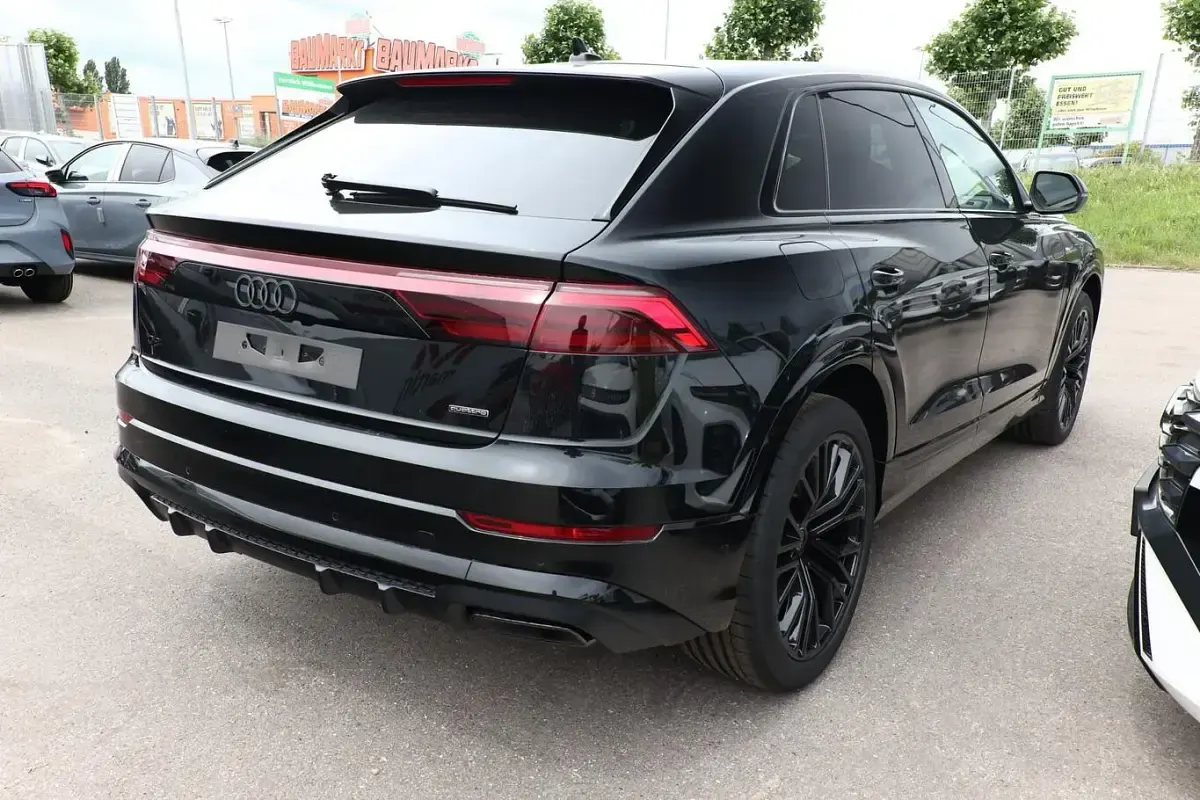 Neu Audi Q8 S-Line 286 PS (210 kW) 2026 Mythosschwarz metallic SUV