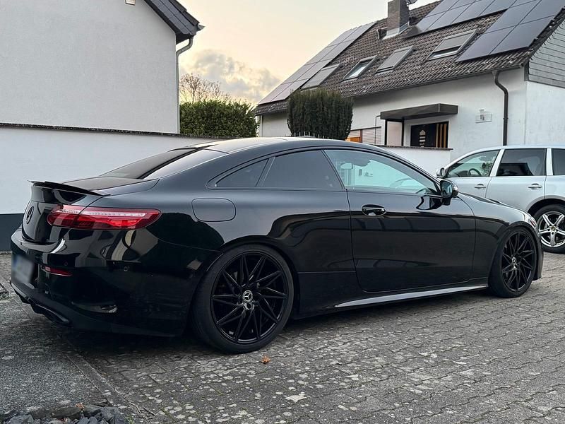 Gebraucht Mercedes E300 AMG 2018 Schwarz Coupé