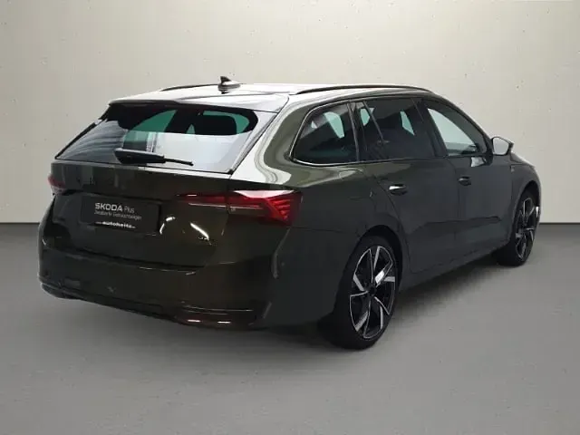 Gebraucht Skoda Octavia 204 PS (150 kW) 2026 Khakigrün metallic Kombi