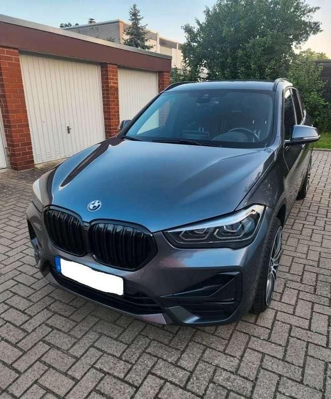 Grau Gebraucht 2018 BMW X1 Advantage SUV | 14.500 € (Superpreis) - Bild 1/4