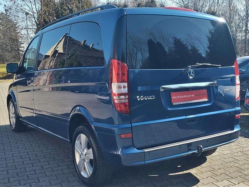 Gebraucht Mercedes Viano 163 PS (119 kW) 2012 Blau Van / Kleinbus